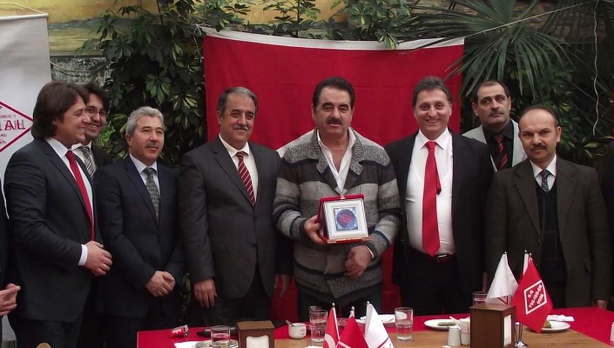 TSE İlk Helal Çiğ Köfte Sertifikasını Tatlıses\'e Verdi