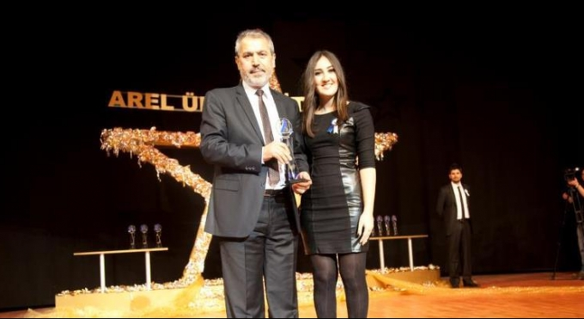 Üniversite Öğrencilerinden Abbas Güçlü\'ye 2 Ödül