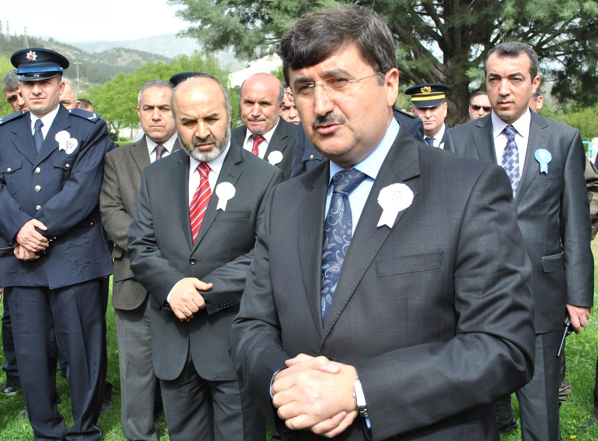 Vali Öz\'den Polis Teşkilatına Kutlama