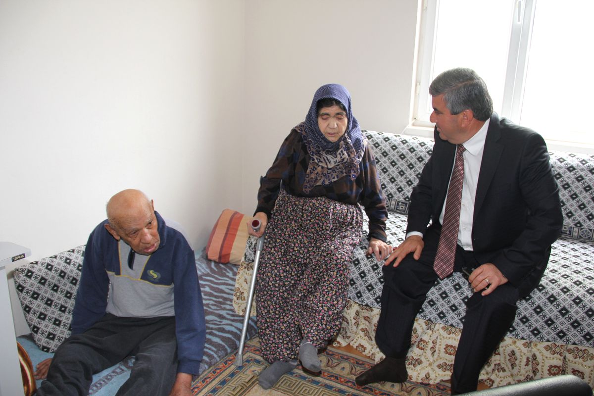 Yaşlı Kadın Tekerlekli Sandalyeye Kavuştu