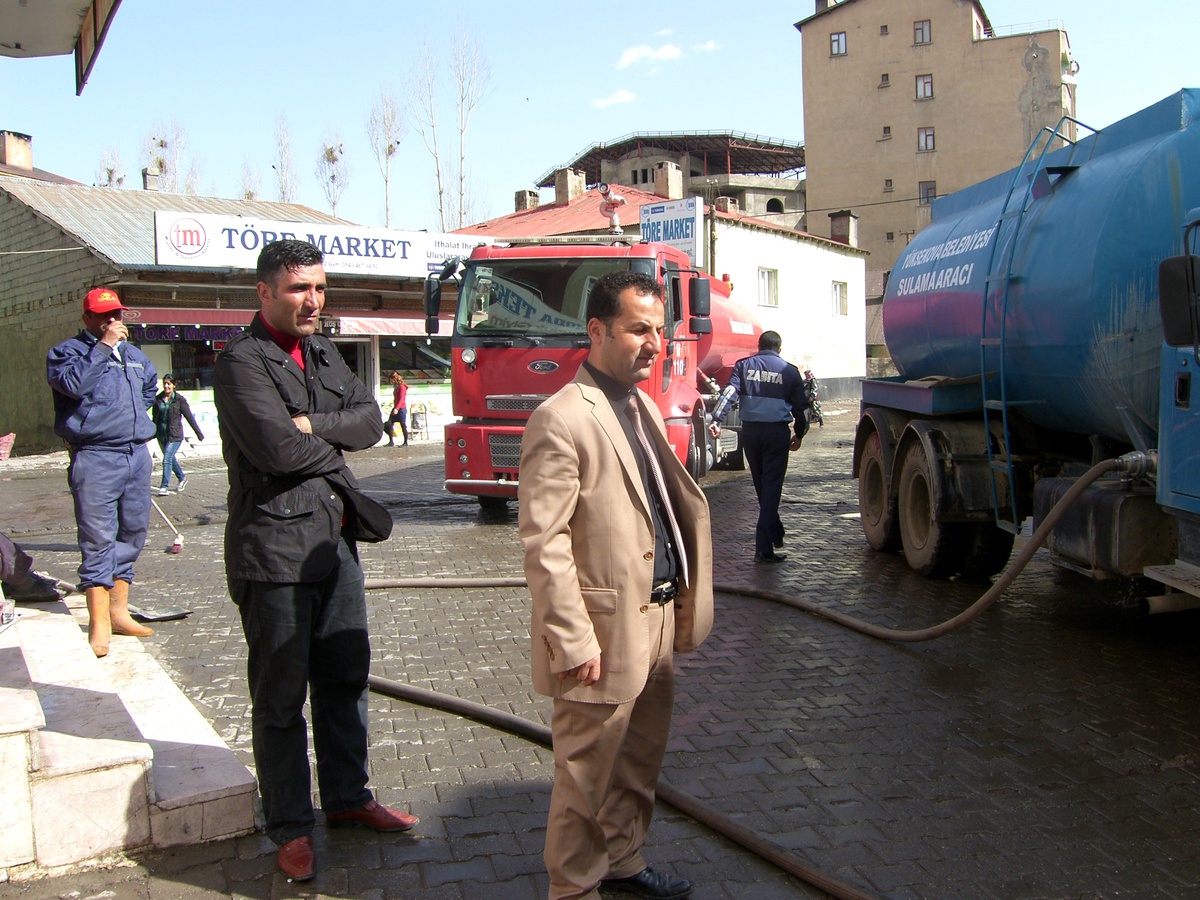 Yüksekova\'da Temizlik Çalışmaları Sürüyor