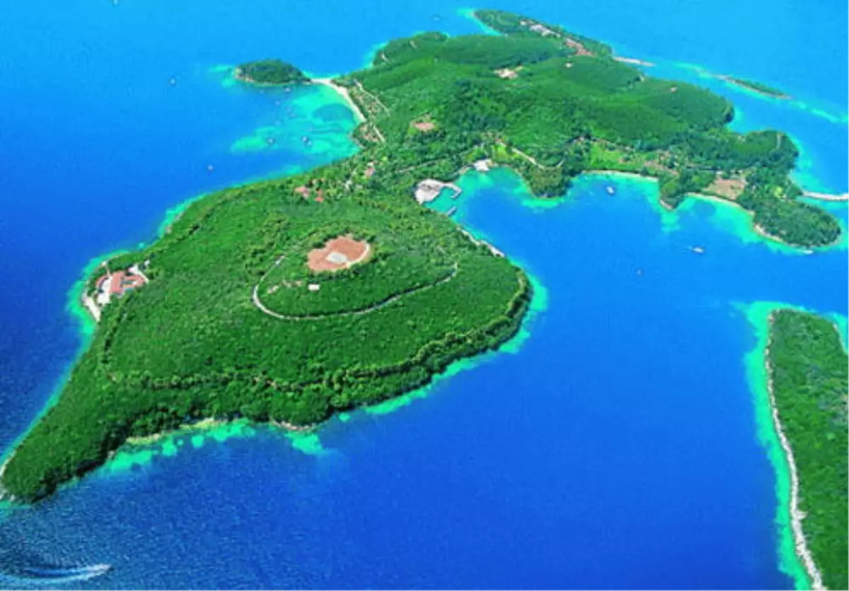 Yunanistan'da Veliaht Onassis, Skorpios Adasını Sattı