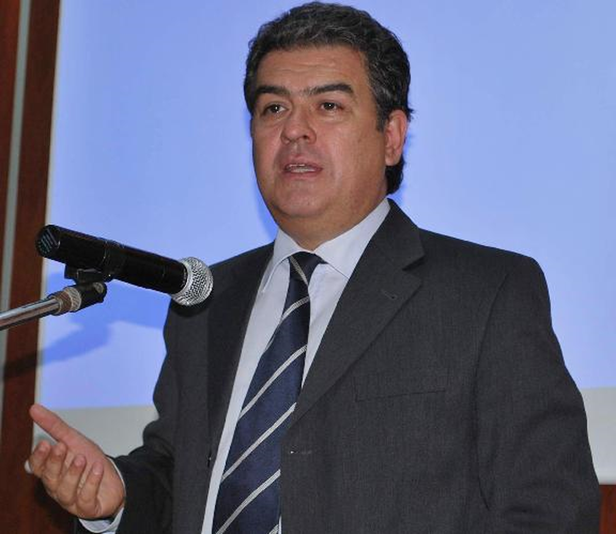 Chp\'li Batum: Kıpkırmızı Bir Anayasa Görmedim