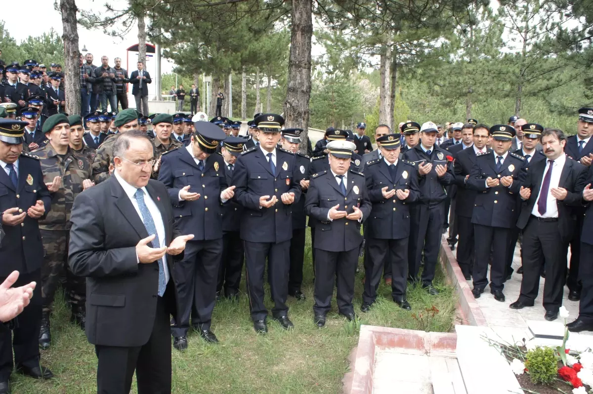 Emniyet Mensuplarından, Şehitlik Ziyareti