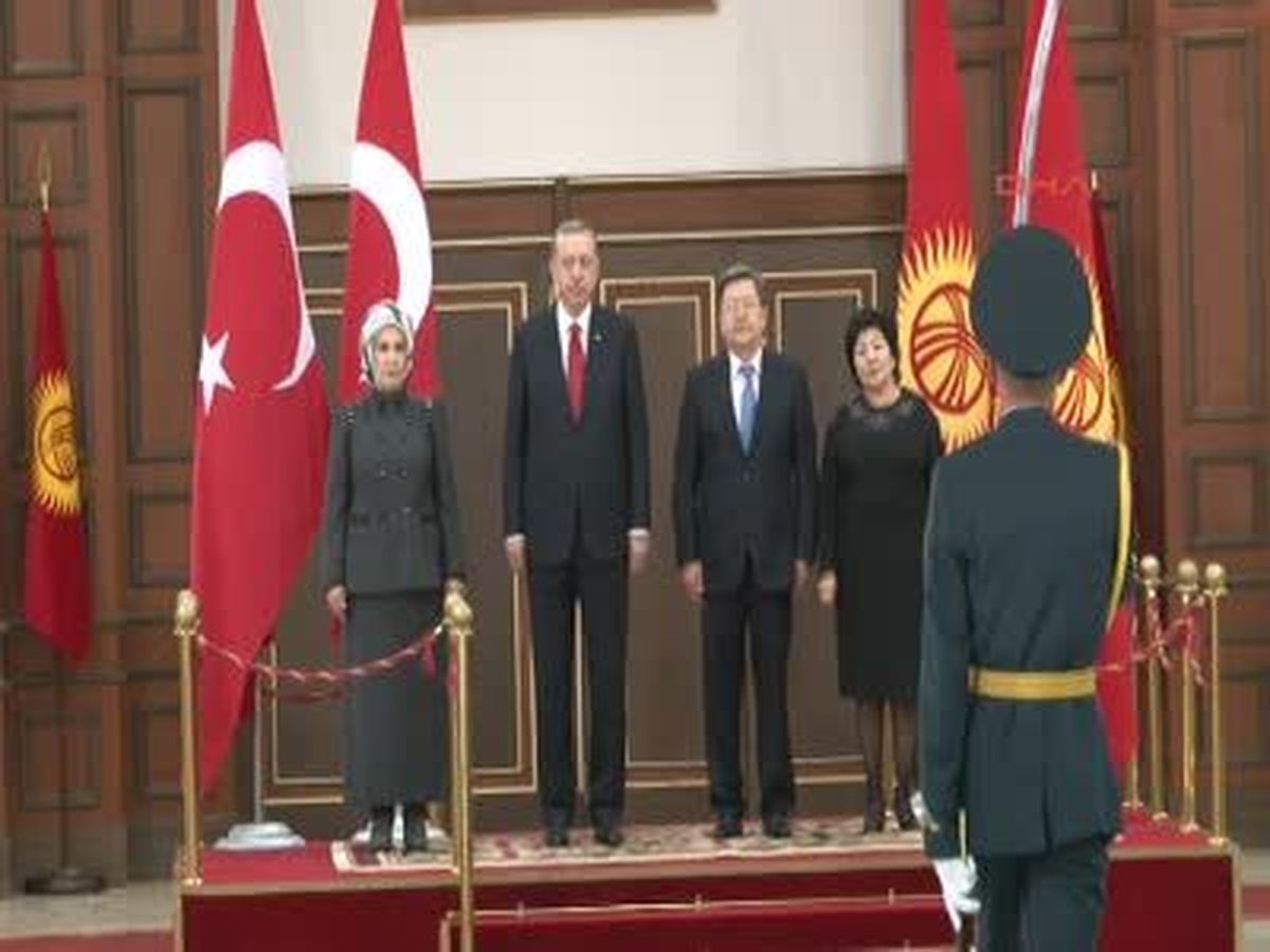 Erdoğan, \'Sönmez Ateş Anıtı\'na Çelenk Koydu