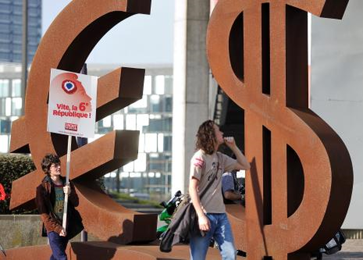 Euro Dolar 1 Ayın En Yükseğinde