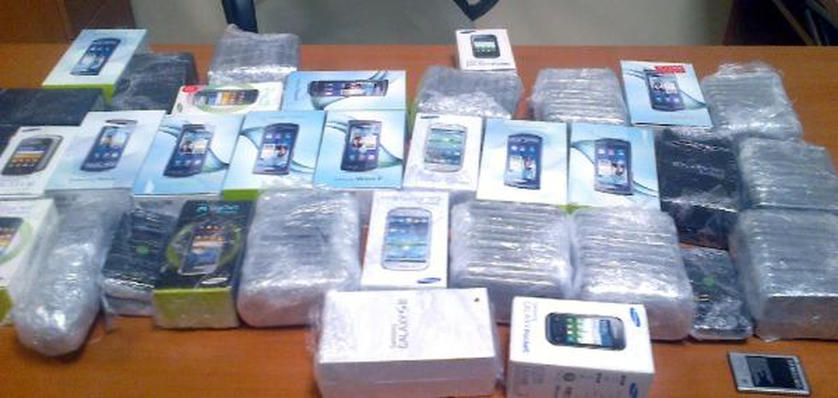 Havalimanında Kaçak Cep Telefonu Operasyonu