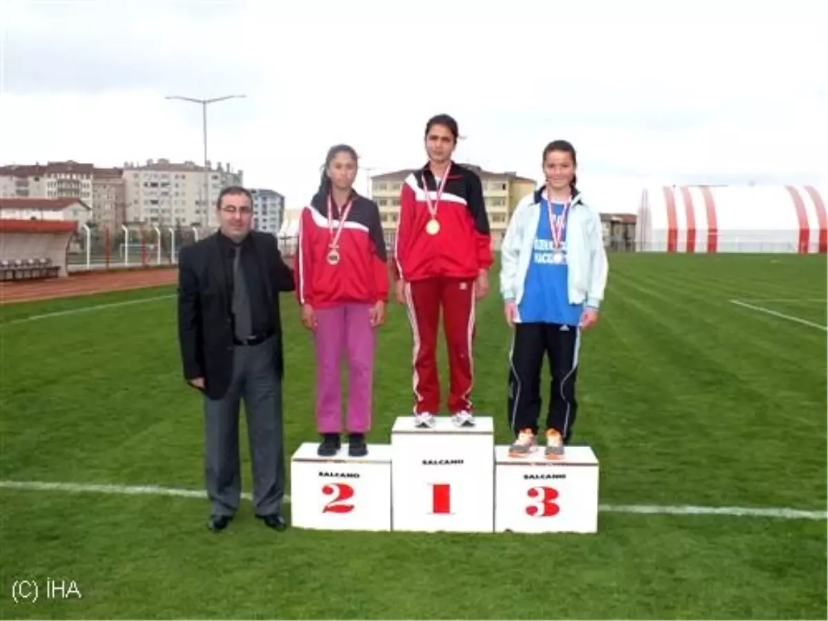 Nevşehir\' de Atletizm Yarışları Yapıldı