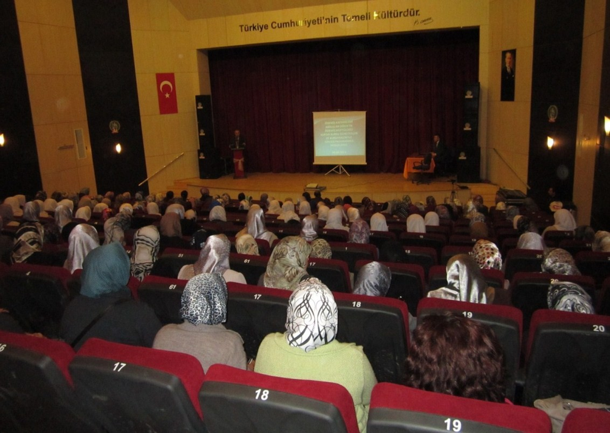 Ödemiş Kaymakamı Dölek\'ten Kur\'an Kursu Öğrencilerine Kaliteli Yaşam Konferansı