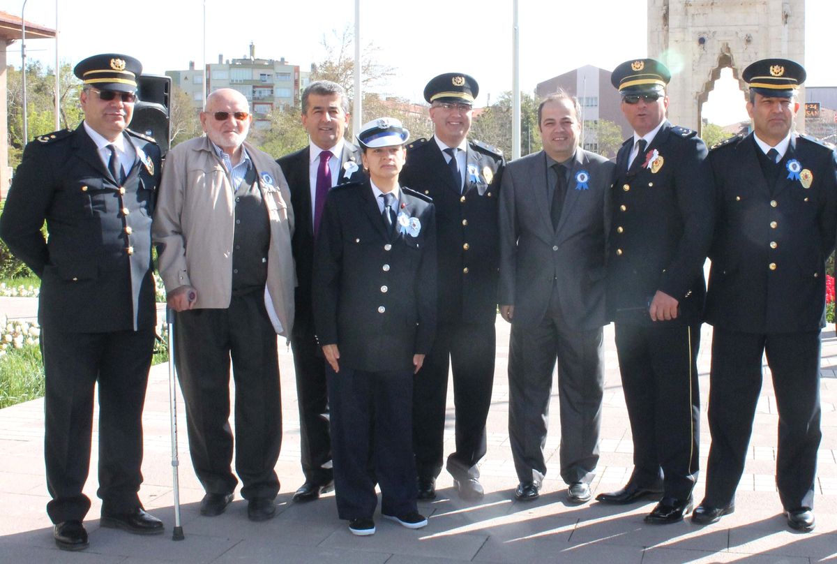 Polis Dostları Ayfer ve Cuma Dede