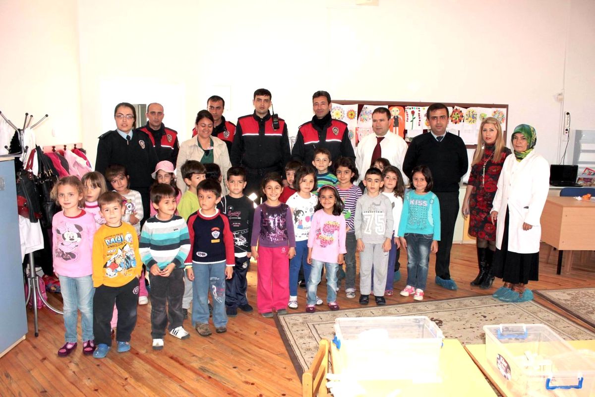 Salihli\'de Polis Haftası Kutlamaları Başladı