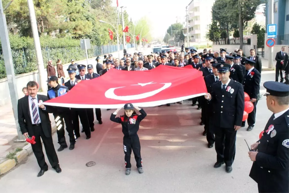 Yenişehir\'de Polis-Halk Yürüyüşü