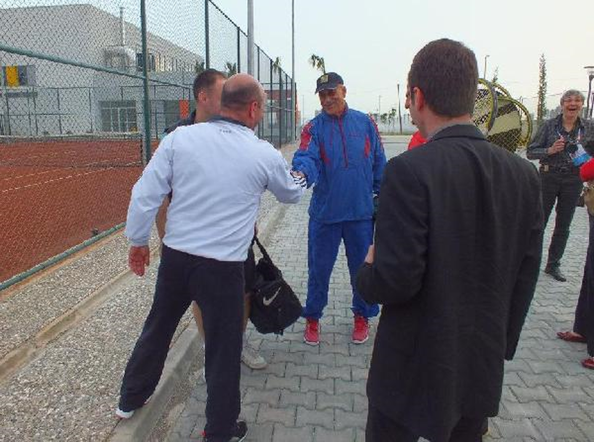 Addadi Tenis Oynadı
