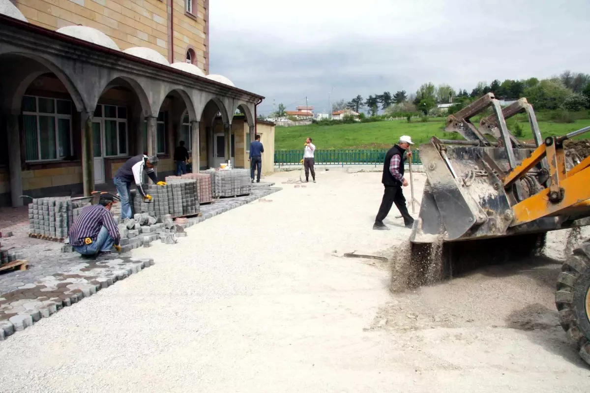 Bilal-İ Habeşi Camii Bahçesi Düzenleniyor