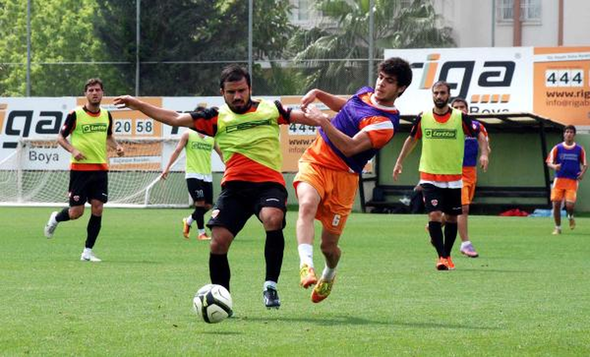 Adana Demirspor\'dan Efsanelere Saygı