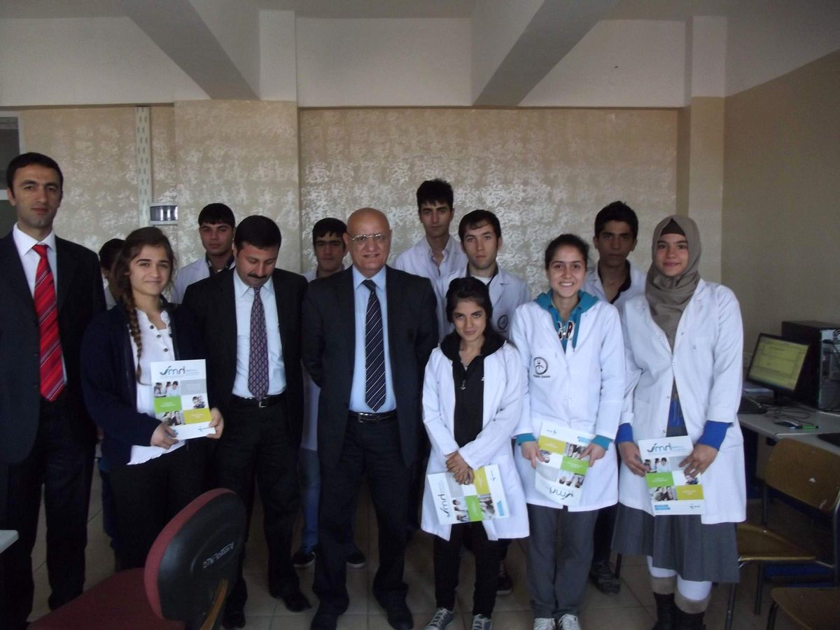 İşkur Öğrencilere İş ve Meslek Seçimi Destek Dergisini Dağıttı