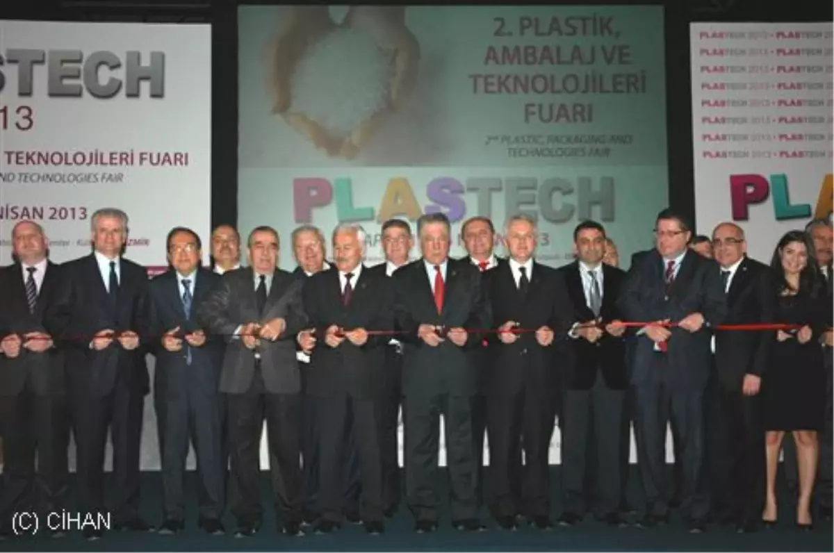 İzmir\'de Plastech Fuarı Açıldı