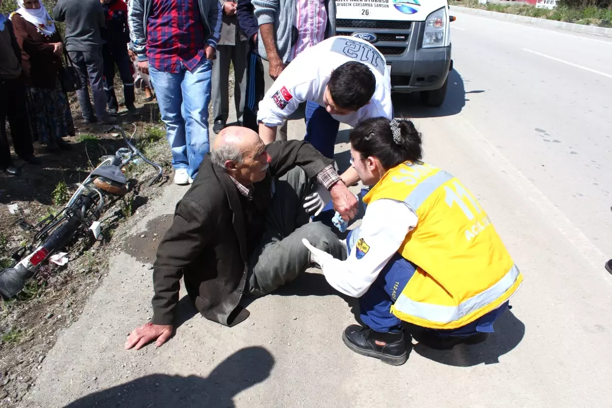 Minibüs Bisiklete Çarptı: 1 Yaralı