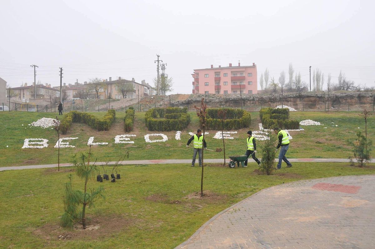 Niğde\'de Yeşil Alan Çalışmaları Devam Ediyor