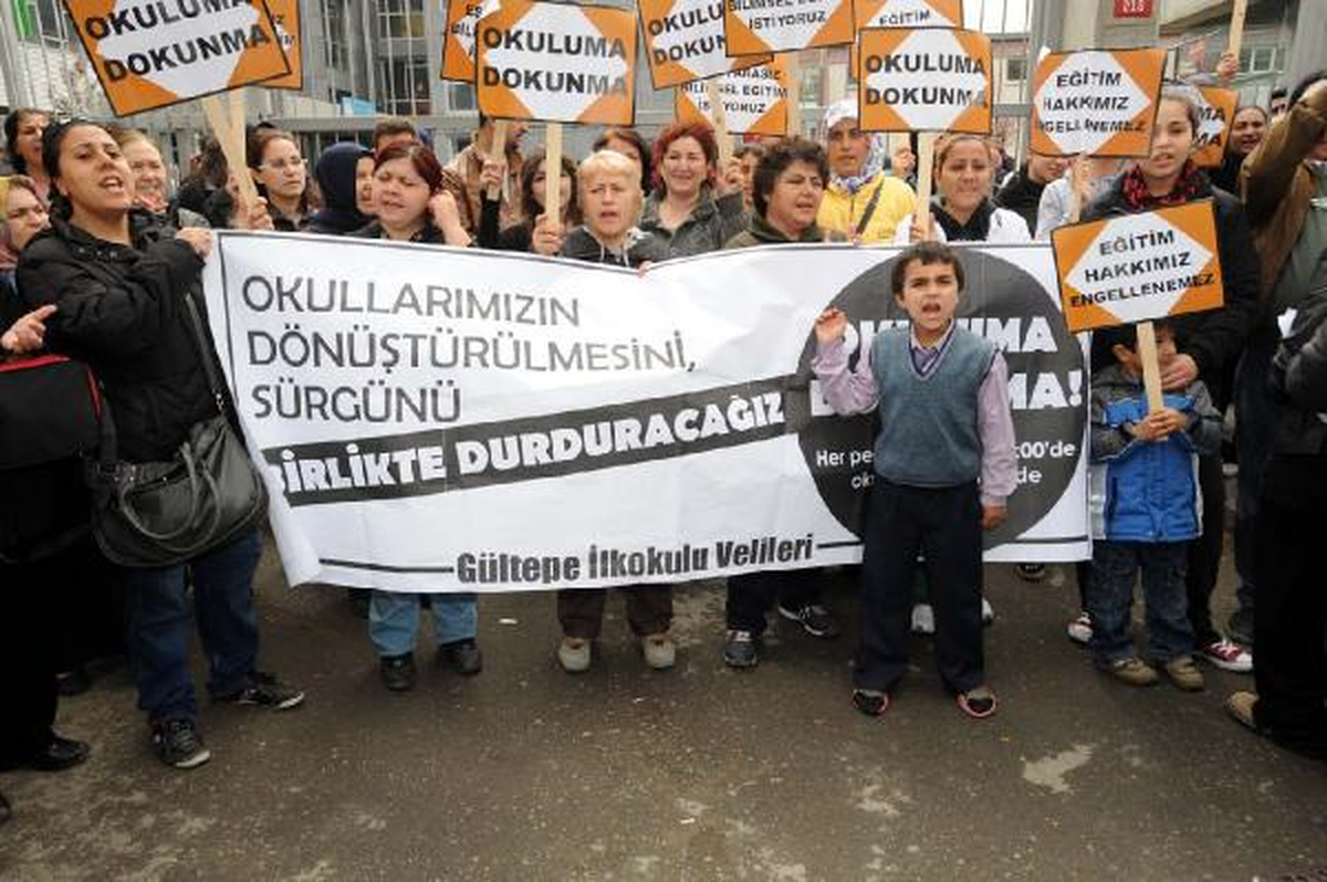 "Okulumuzu İmam Hatip\'e Vermeyiz" Gösterisi