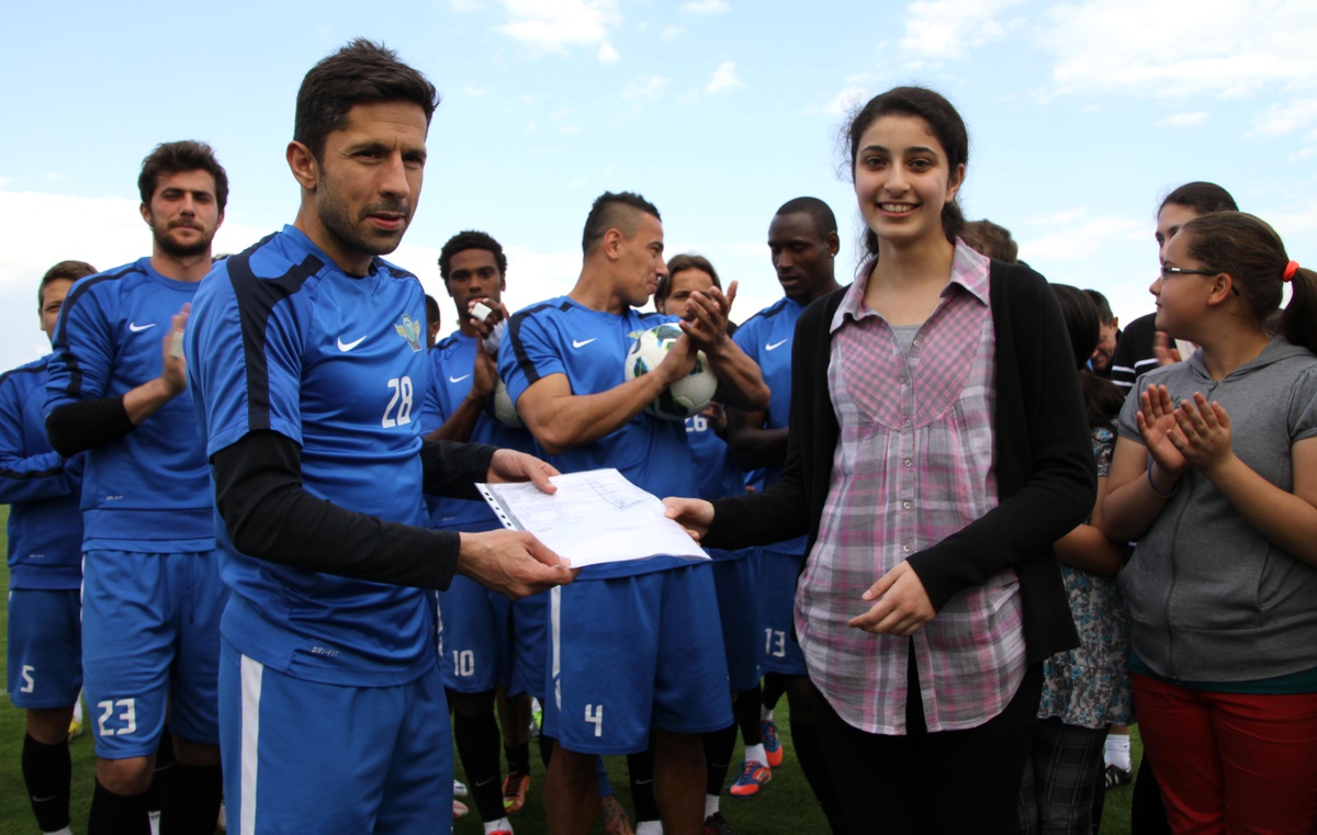 Öğrencilerden Akhisar Belediyespor\'a 5 Bin TL Prim