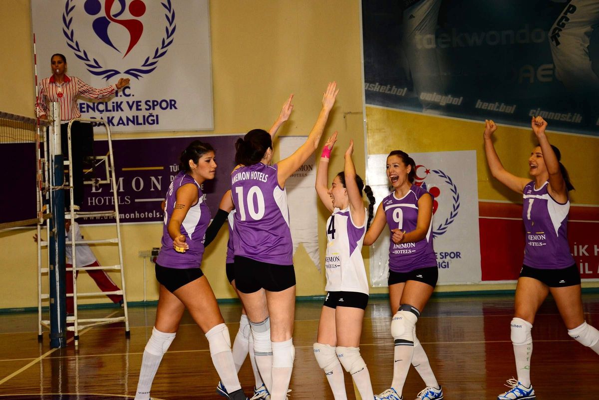 Anemon Hotels Bayan Voleybol Takımı 2. Lige Kilitlendi