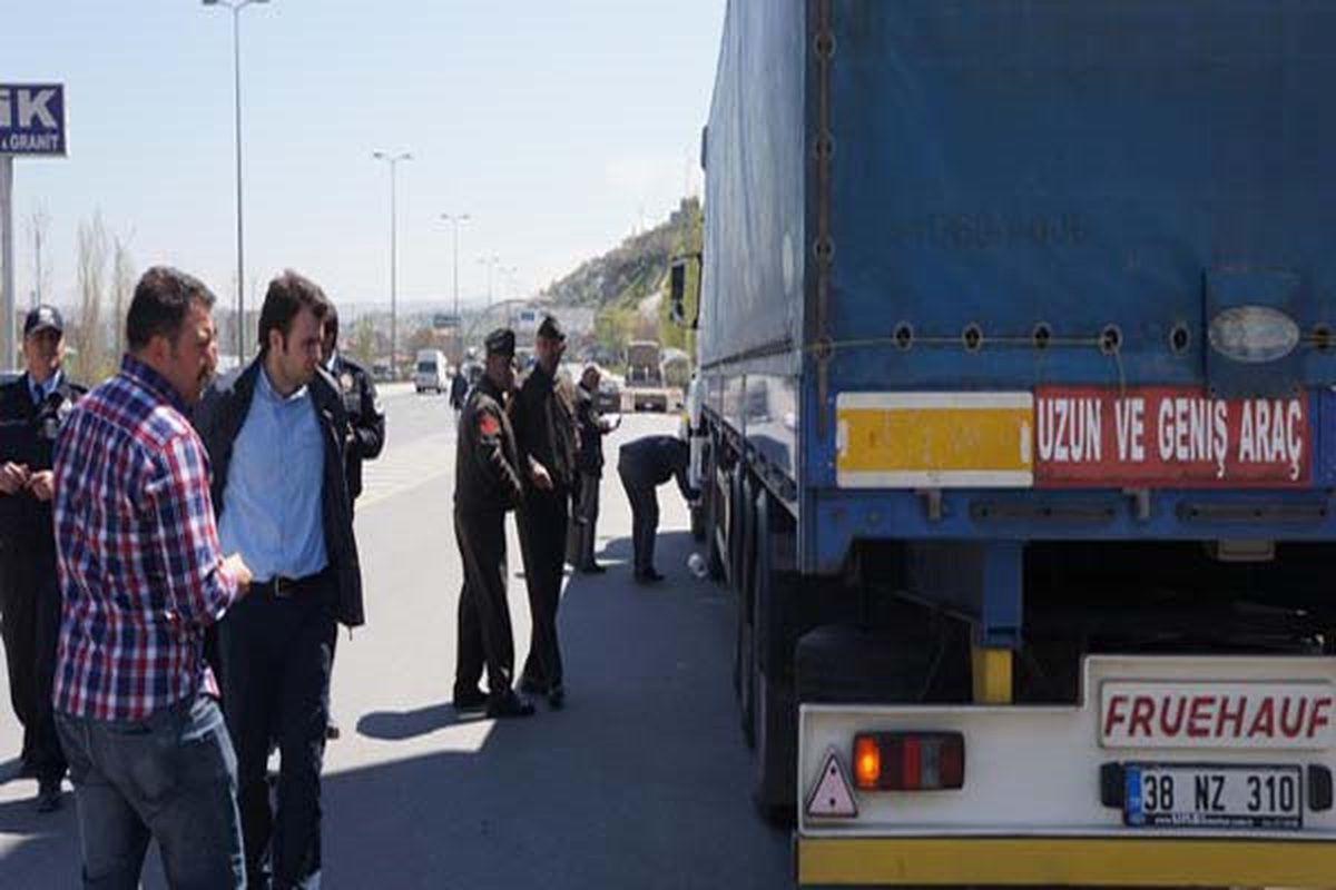 Ankara\'da Askeri Malzeme Yüklü Tıra Saldırı