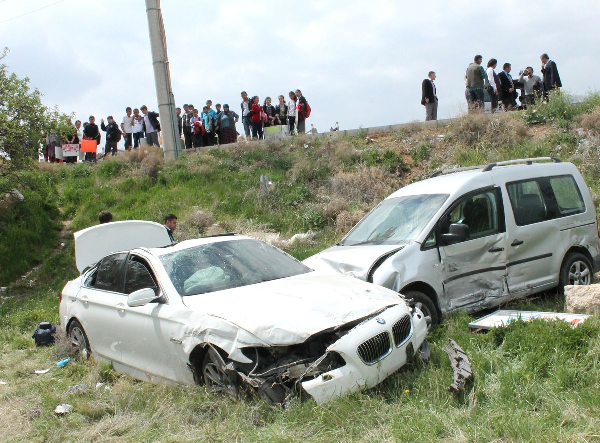 Çarpışan Araçlar Şarampole Uçtu: 4 Yaralı