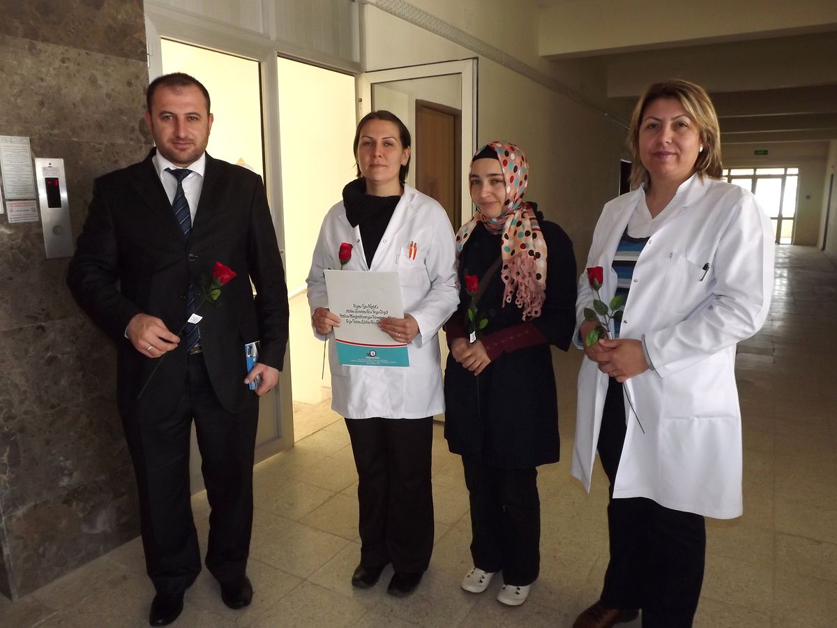 Daday Müftülüğü Gül Dağıttı