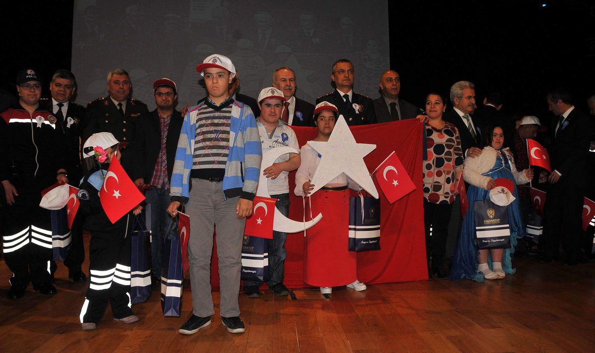 Down Sendromlu Çocuklardan Anlamlı Mesaj