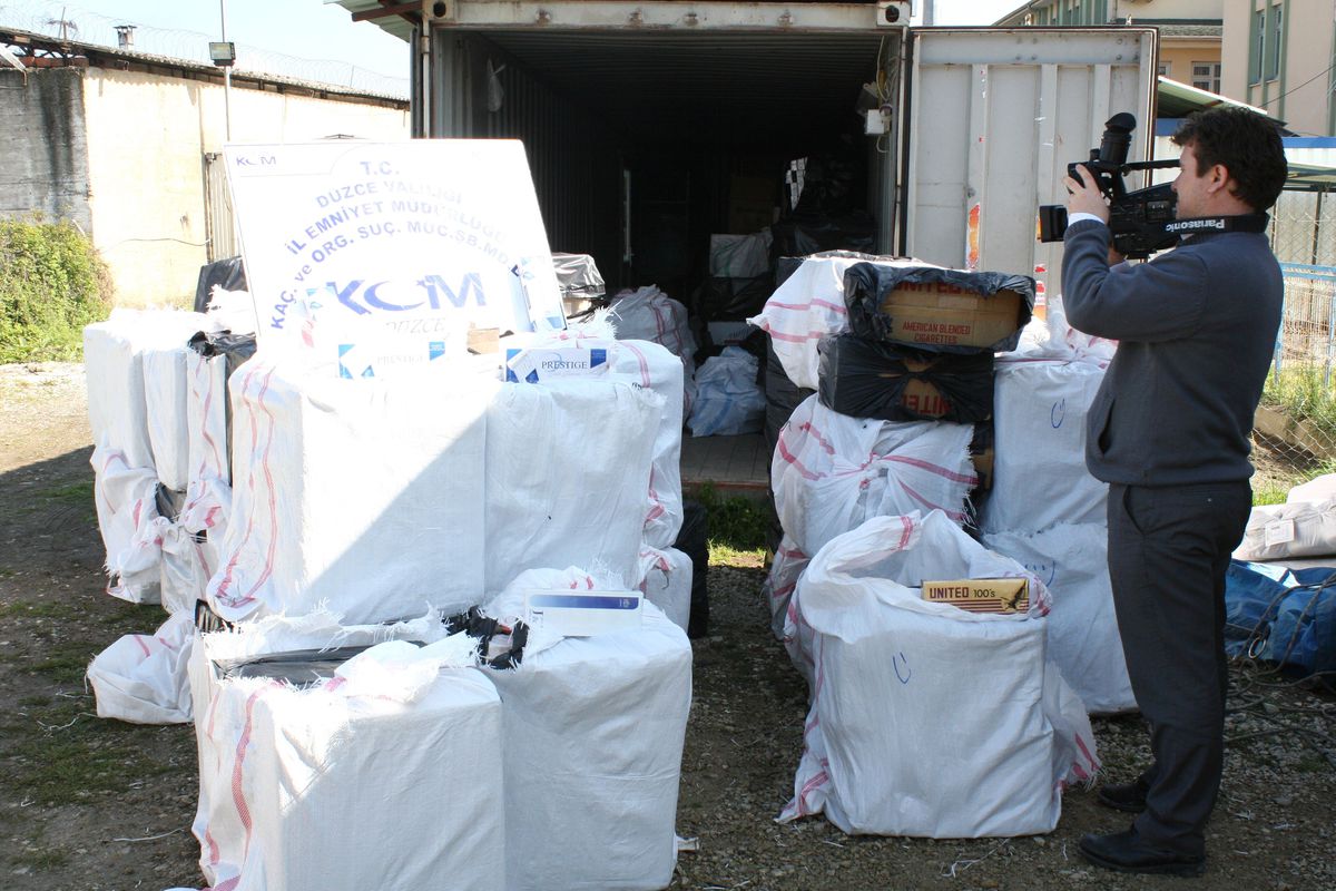 Düzce Polisi 72 Bin Paket Kaçak Sigara Ele Geçirdi