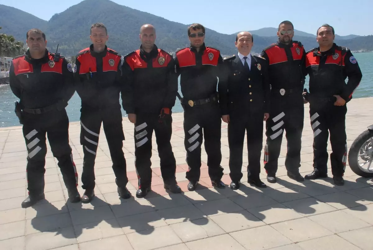 Futbolcu Olmasa Polis Olacaklardı