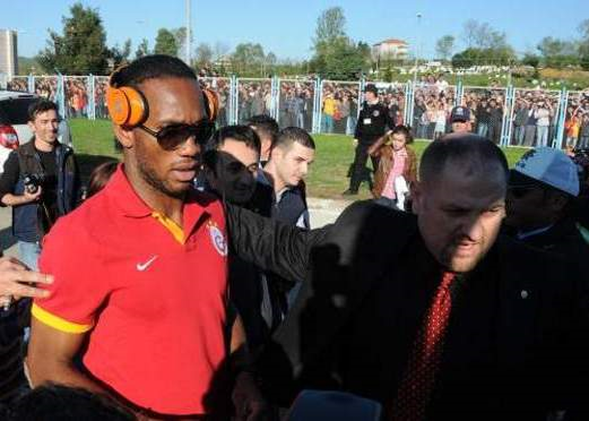 Galatasaray, Zonguldak\'ta Coşkuyla Karşılandı Spor Toto Süper Lig\'de Yarın Karabükspor ile...