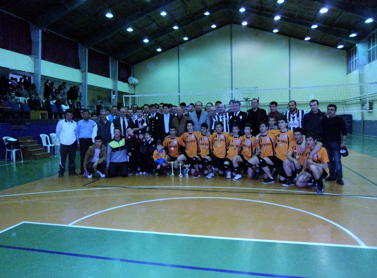 Gediz\'de "Polis Haftası Voleybol Turnuvası" Düzenlendi