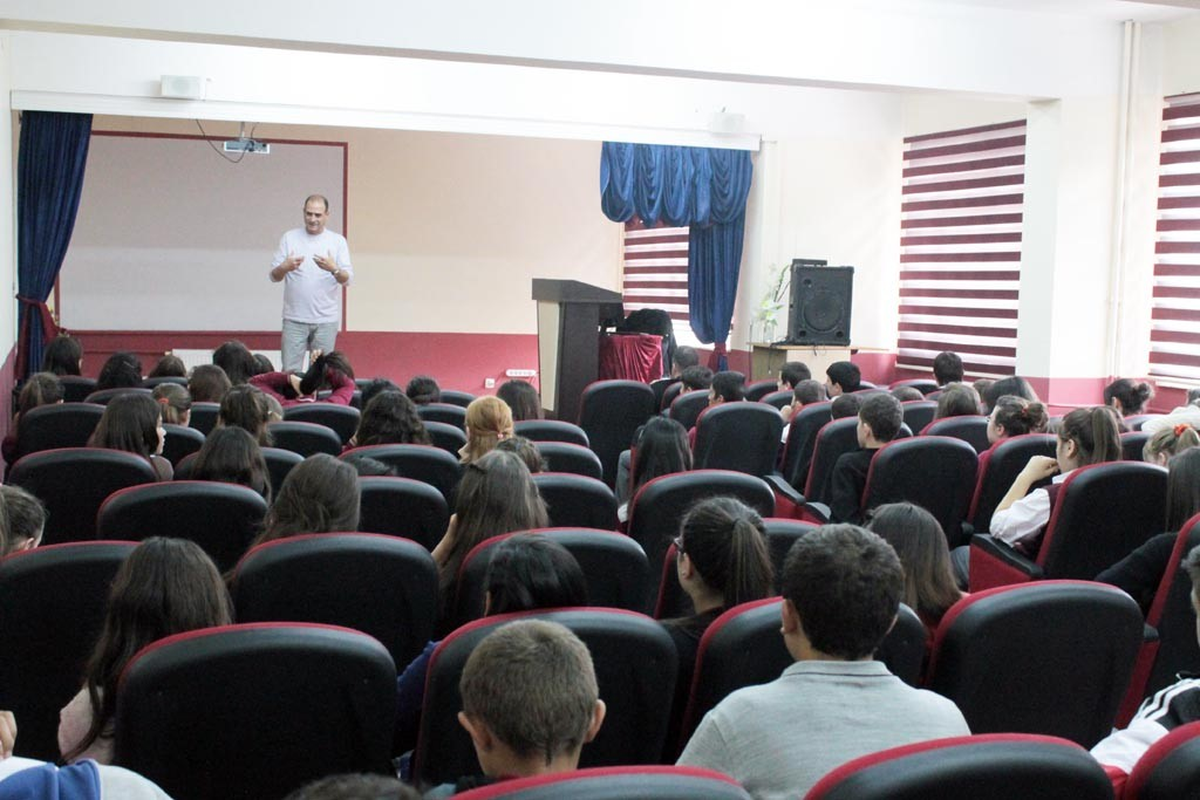 Gençlerle Tiyatro Anlatıldı
