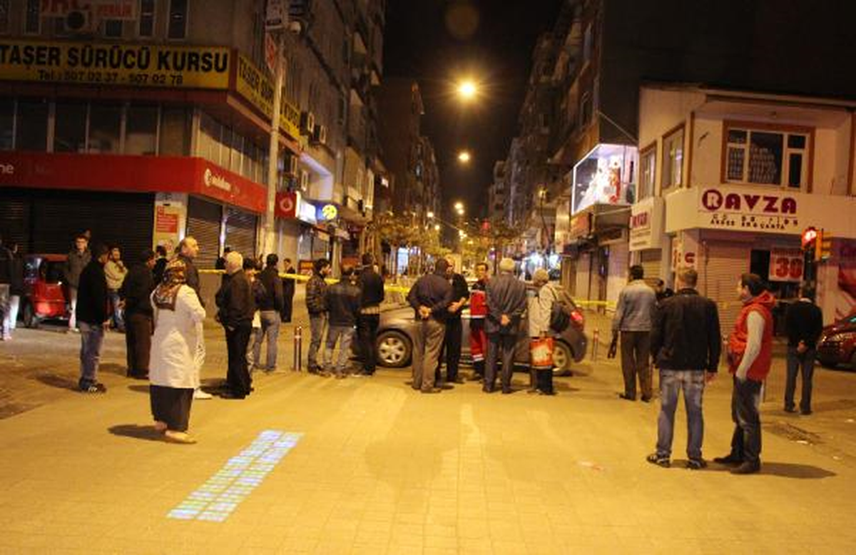 Güngören\'de Silahlı Çatışma: 4 Yaralı