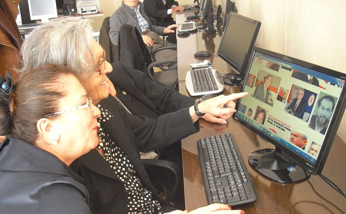 Huzurevi Sakinlerine Yönelik İnternet Erişim Kursu Tamamlandı