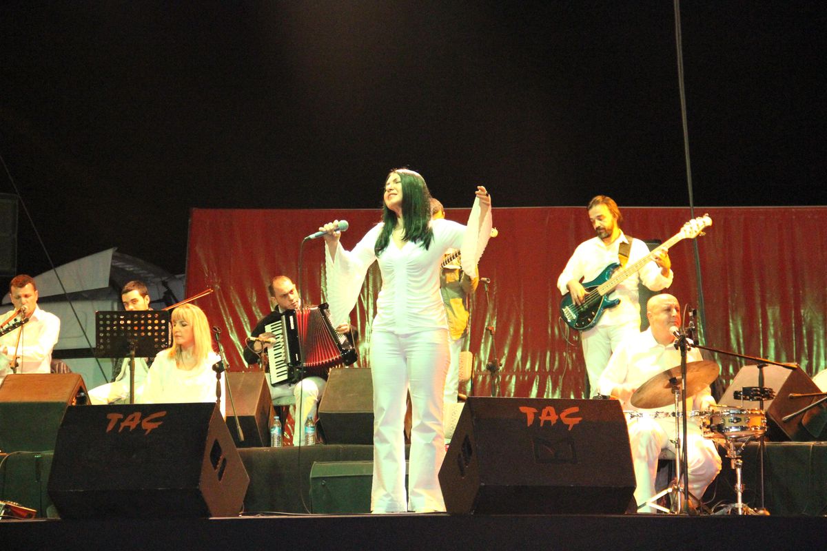 Kardeş Türküler Urfa\'da Konser Verdi