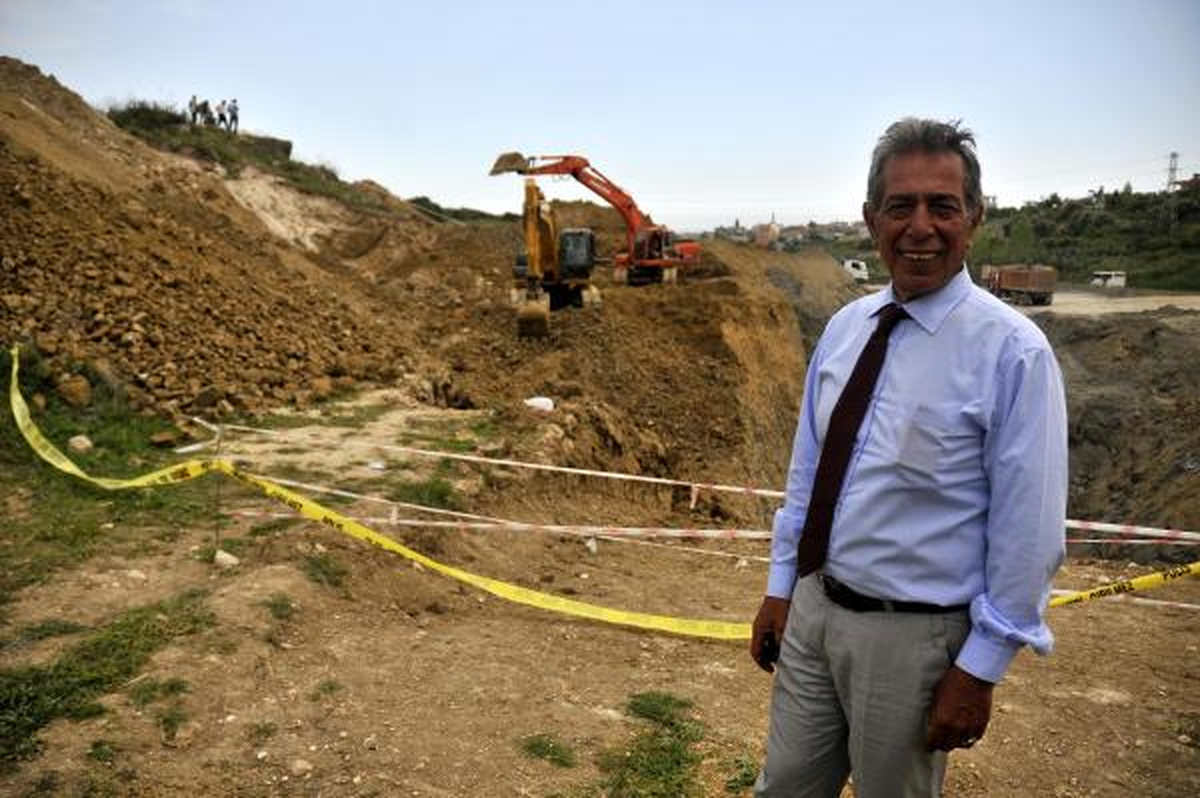 Define İçin Çuvalla Para Döktü