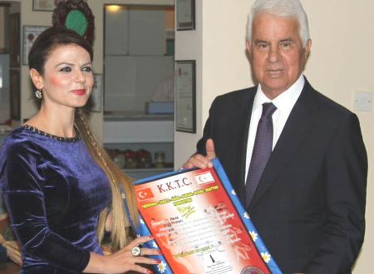 KKTC\'den, Milli Sporcu Demiray\'a Üstün Hizmet Belgesi