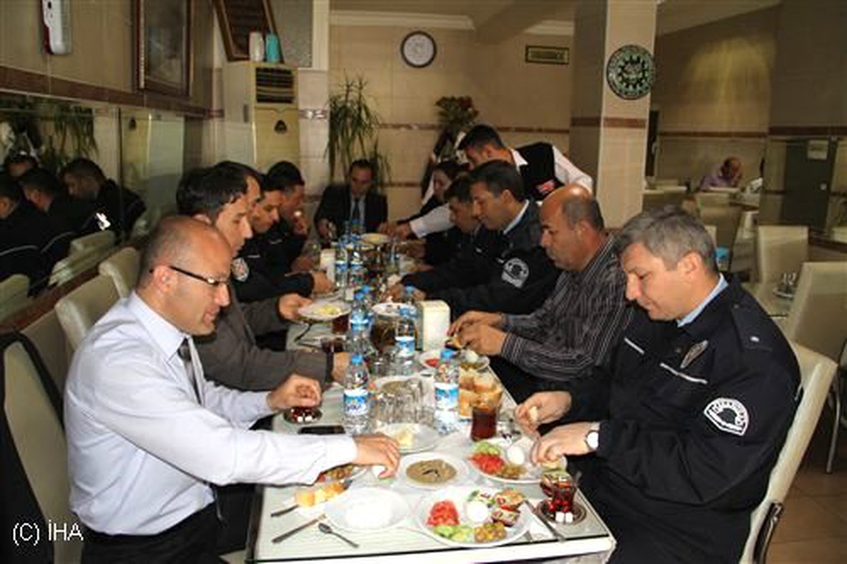 Köprübaşı Emniyeti\'nden Personeline Kahvaltı