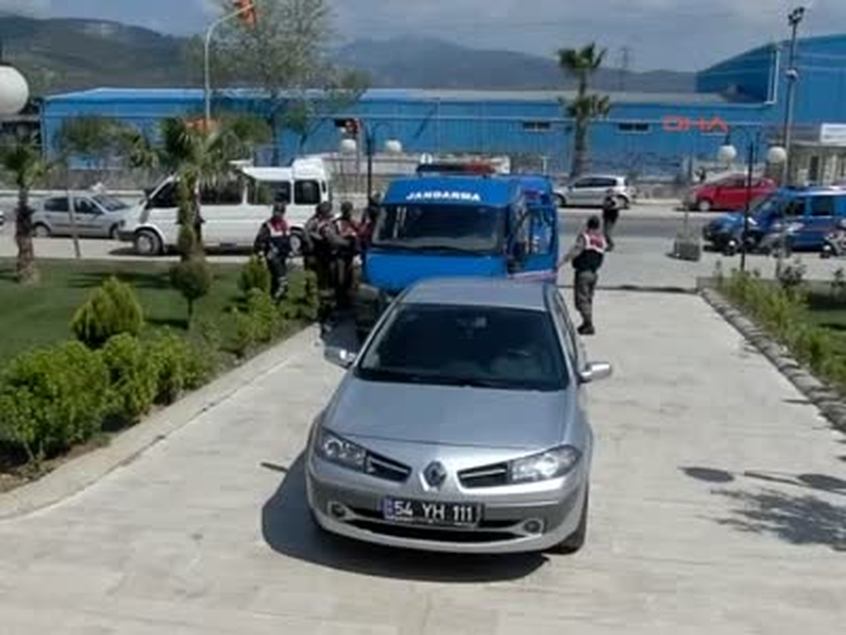 Milas Kepçeyle Kaçak Kazıya 9 Gözaltı Kepçeyle Kaçak Kazıya 9 Gözaltı