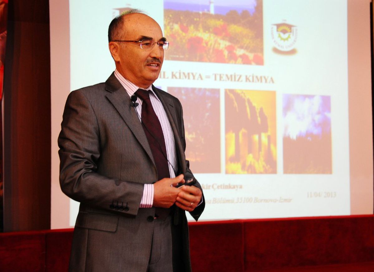 Nkü\'de Temiz Kimya Konulu Konferans