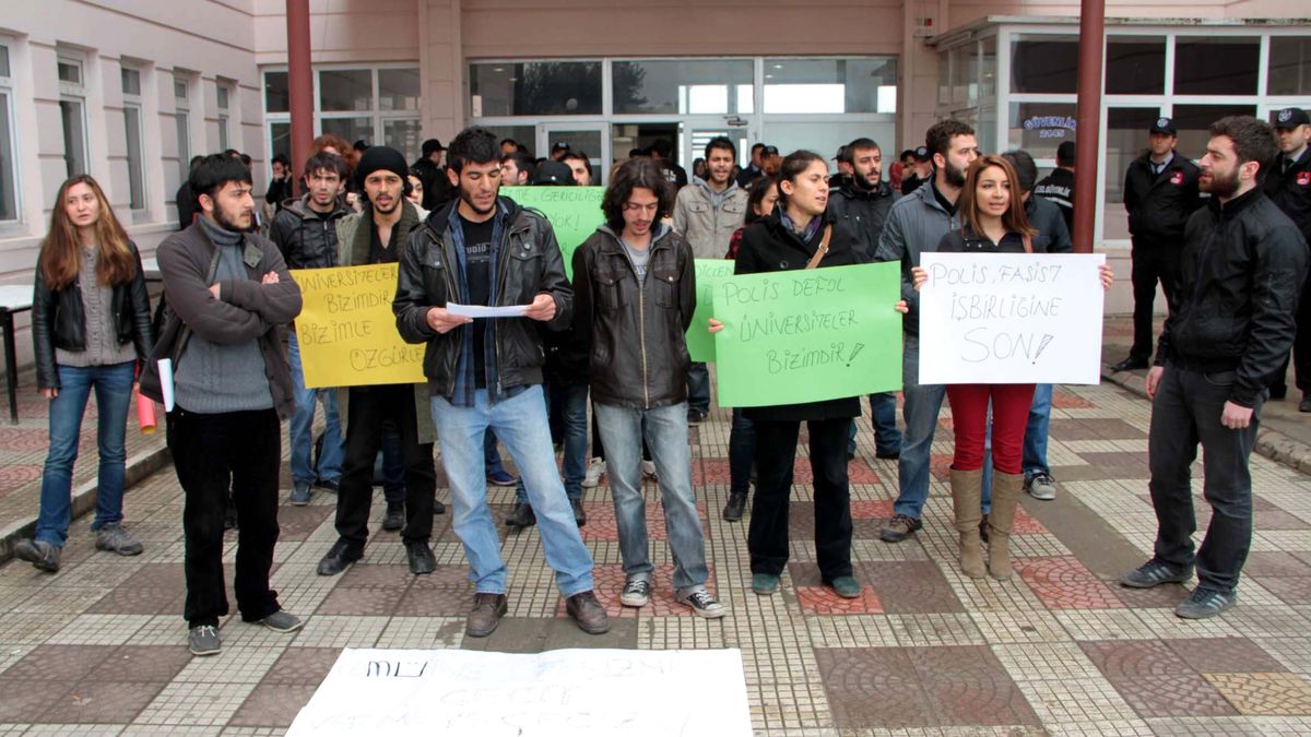 Öğrenciler Dünkü Olayları Kınadı