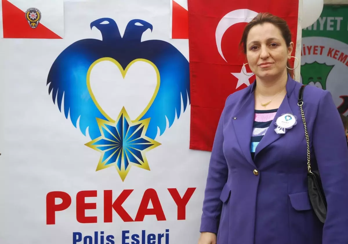 Polis Eşlerinden Kermes