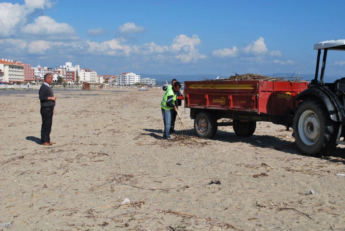 Sarımsaklı Plajlarının Temizliğine Başlandı