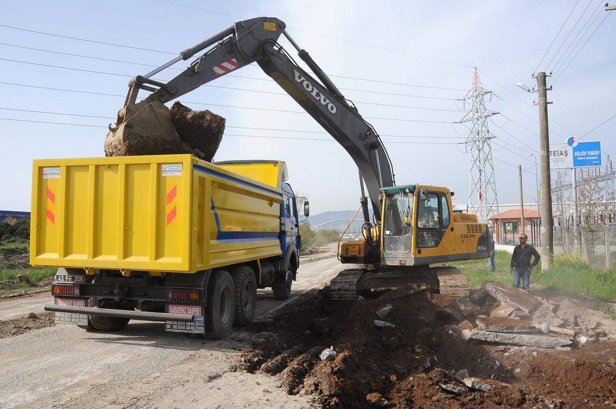 Sepetlipınar\'da Yol Genişliği 20 Metre Oluyor