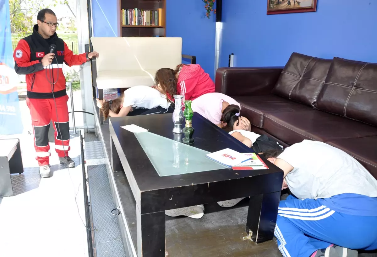 Simülasyonlu Deprem Eğitimi