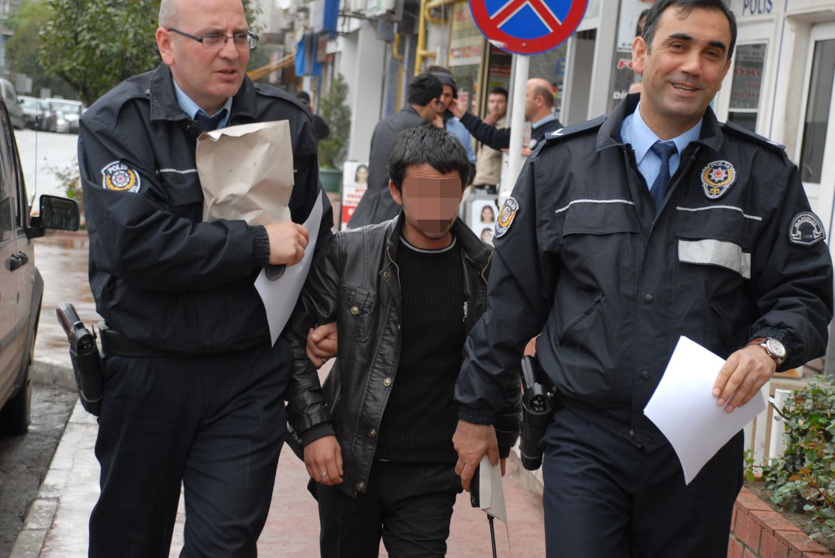 Şüpheli Araçta Tabancayla Yakalandı