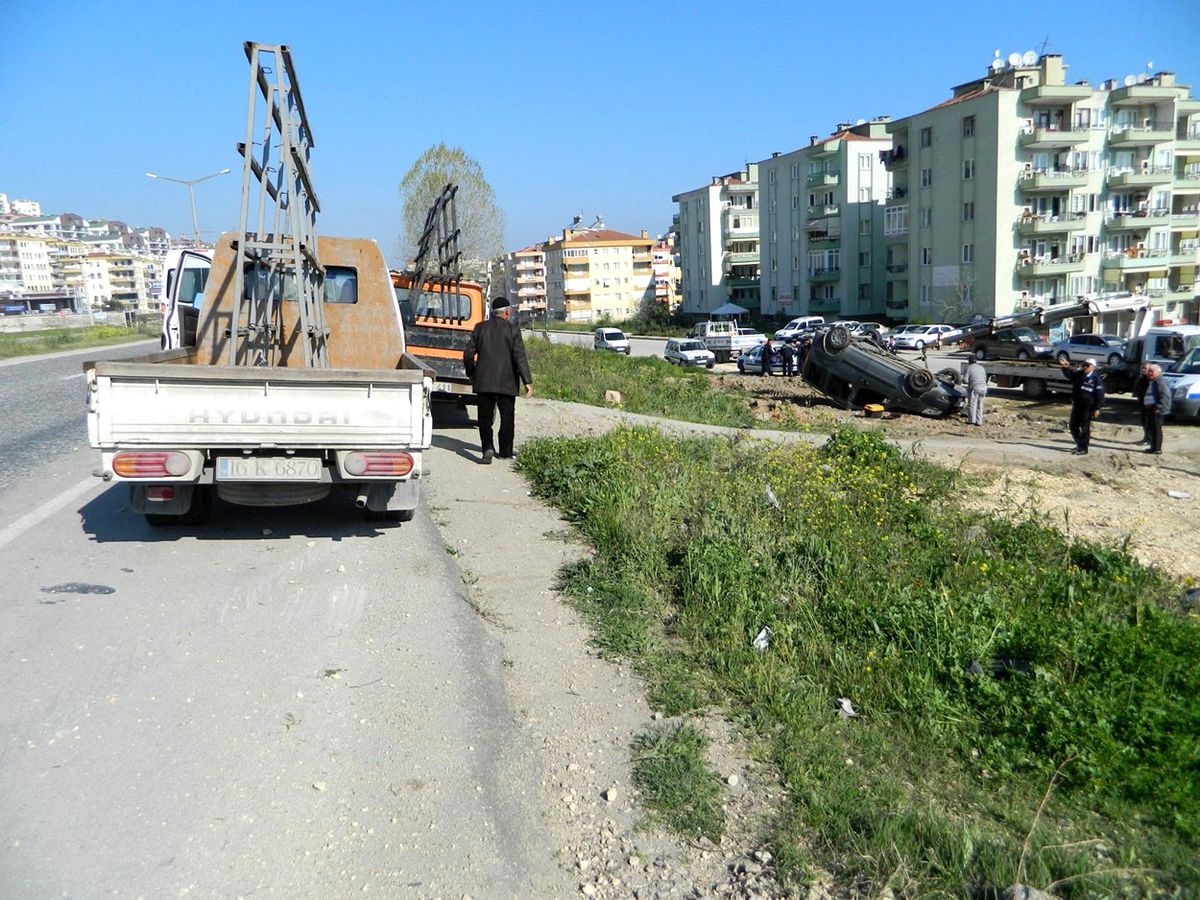 Takla Atan Araçta İki Kişi Yaralandı